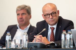 Woman_in_Rail_WEB-106