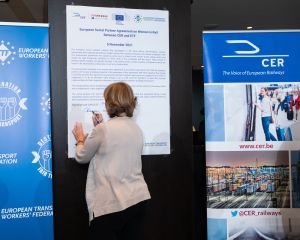 Woman_in_Rail_WEB-148