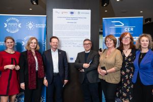 Woman_in_Rail_WEB-154