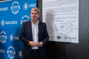 Woman_in_Rail_WEB-175