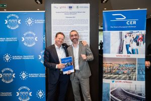 Woman_in_Rail_WEB-190